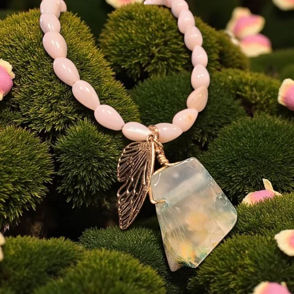 SALE!!Dragon's Vein Agate Pendant with Shell beads and Gold Butterfly Wing Charm - Picture 2 of 7